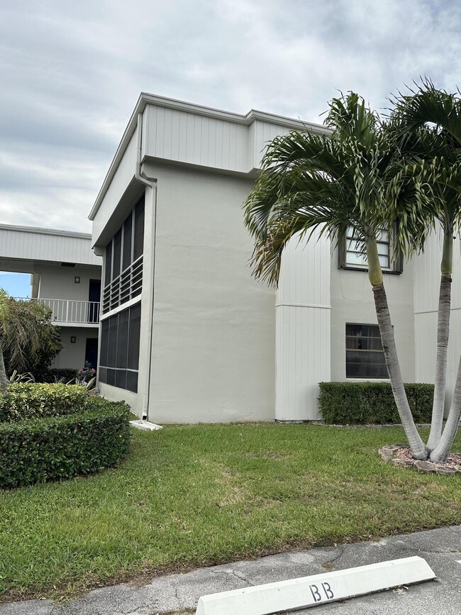 14 Capri A in Delray Beach, FL - Foto de edificio - Building Photo