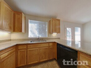 715 Lotz Way in Suisun City, CA - Building Photo - Building Photo