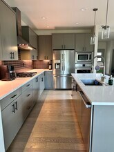7771 SW 72nd Ave in Portland, OR - Foto de edificio - Building Photo