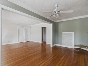 1920 Richmond Ave. in Houston, TX - Foto de edificio - Building Photo