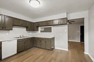 7306 Parker Rd in Houston, TX - Building Photo