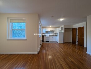 2018 Commonwealth Ave in Boston, MA - Building Photo - Building Photo