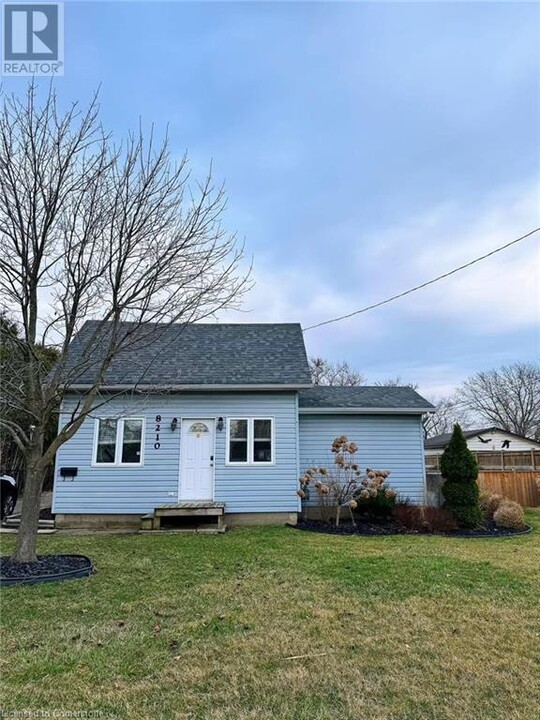 8210 Malden Rd in Lasalle, ON - Building Photo