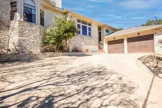 20712 Hayes Cv in Lago Vista, TX - Foto de edificio - Building Photo