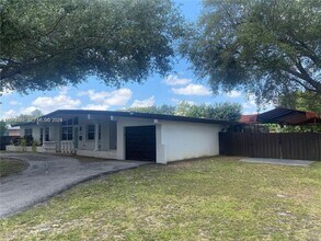700 Curtiss Pkwy in Miami Springs, FL - Building Photo - Building Photo