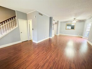 7350 Kirby Dr in Houston, TX - Building Photo - Building Photo