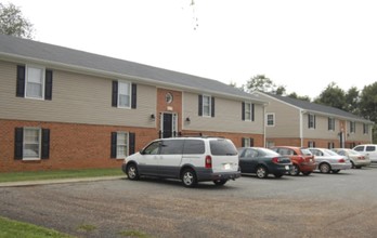 Cardinal's Crest Apartments in Lynchburg, VA - Building Photo - Interior Photo