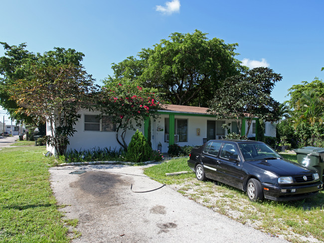 60 NW 39 St in Oakland Park, FL - Building Photo - Building Photo