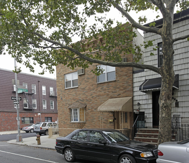 328 Leonard St in Brooklyn, NY - Building Photo - Building Photo