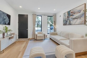 71 Mission St, Unit A in Montclair, NJ - Foto de edificio - Building Photo