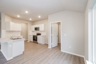 20264 W 194th Terrace in Spring Hill, KS - Building Photo - Building Photo