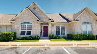 119 Fraternity Row in College Station, TX - Building Photo
