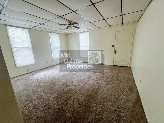 408 S Duff St in Mitchell, SD - Foto de edificio - Building Photo