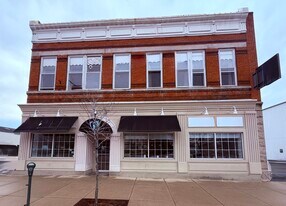 134 W State St in Sycamore, IL - Building Photo