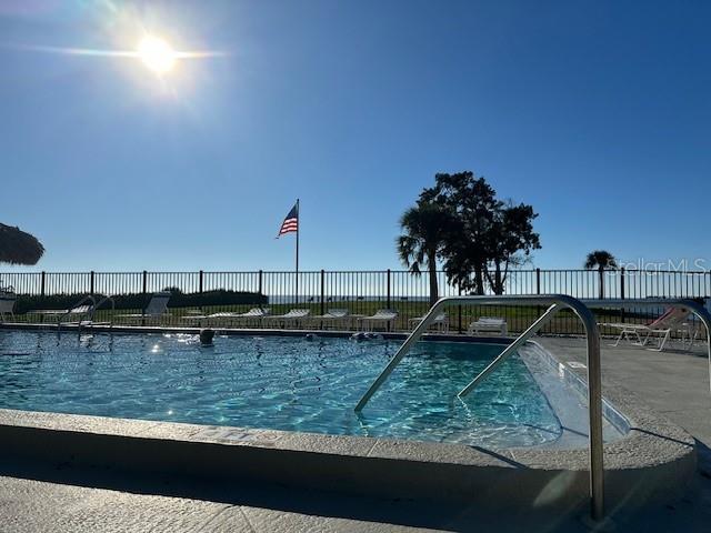 514 Windrush Bay Dr in Tarpon Springs, FL - Building Photo