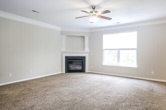 2725 Forest Grove Ct in Charlotte, NC - Foto de edificio - Building Photo