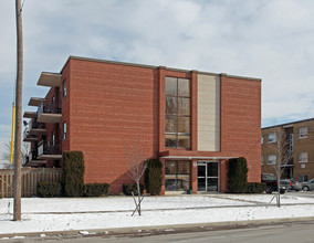 3 Leslie St in Brampton, ON - Building Photo - Building Photo