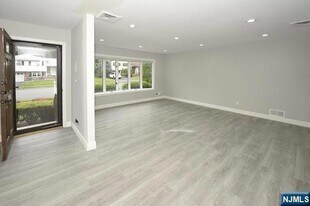 14-18 Prospect Avenue Unit 1X in Fair Lawn, NJ - Building Photo