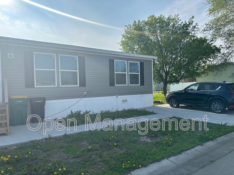 825 1st Ave E-Unit -370 in West Fargo, ND - Building Photo