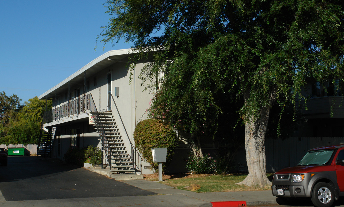 255 La Pala Dr in San Jose, CA - Foto de edificio