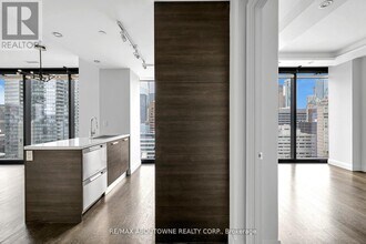 2906-224-1224 King St W in Toronto, ON - Building Photo - Building Photo