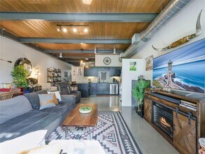 2205 N Lamar Blvd in Austin, TX - Building Photo - Building Photo