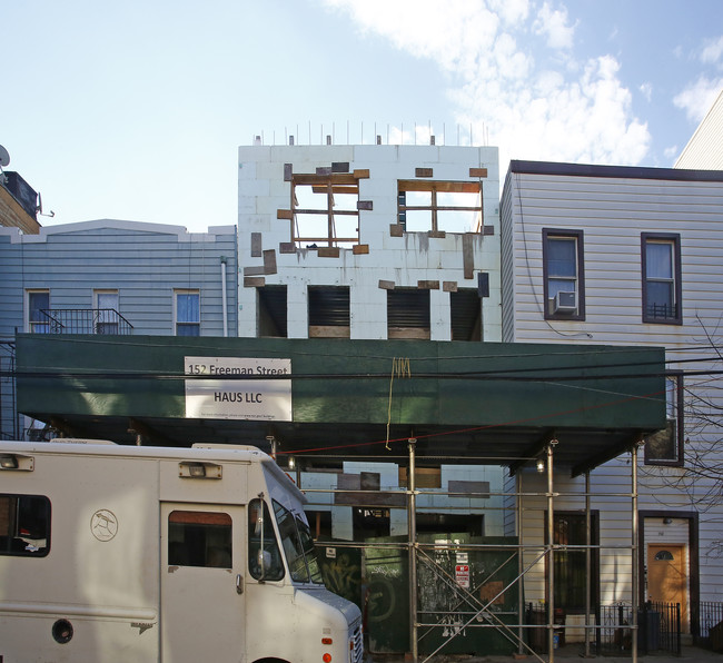 Haus in Brooklyn, NY - Building Photo - Building Photo