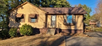 1000 Long Meadows Dr in Lynchburg, VA - Building Photo