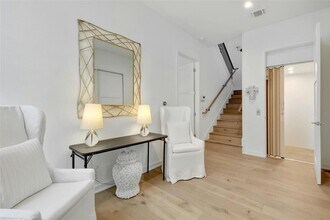 2510 Sutherland St in Austin, TX - Building Photo - Building Photo