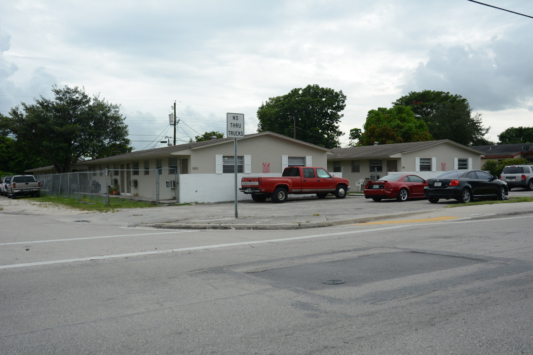 Pris Apartments in Opa Locka, FL - Building Photo