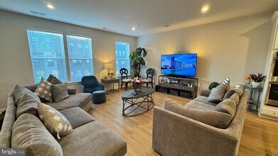 14124 Gypsum Lp in Chantilly, VA - Building Photo - Building Photo