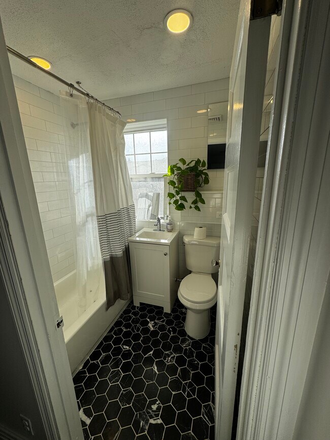 45 Kilsyth Rd, Unit A in Brookline, MA - Building Photo - Building Photo