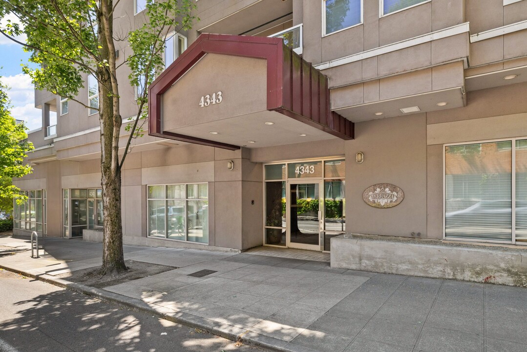 4343 Roosevelt Way NE in Seattle, WA - Building Photo