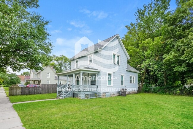 114 W Cleveland Ave in Elkhart, IN - Foto de edificio - Building Photo