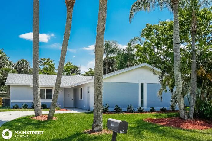 1136 Lynridge Ln NE in Palm Bay, FL - Building Photo