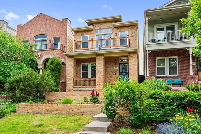 property at 2831 Wyandot St