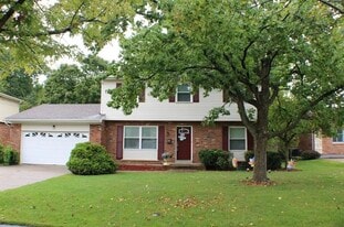 11925 Elkwood Dr in Cincinnati, OH - Building Photo