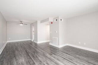 Park on Valley in Birmingham, AL - Building Photo - Interior Photo