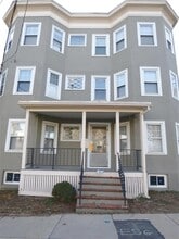 330 Beacon St, Unit 2 in Somerville, MA - Foto de edificio - Building Photo