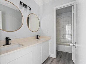 10146 Valley Club Dr in Houston, TX - Building Photo - Building Photo