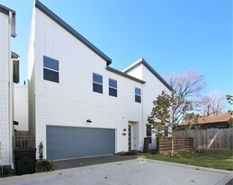 506 W Donovan St in Houston, TX - Building Photo