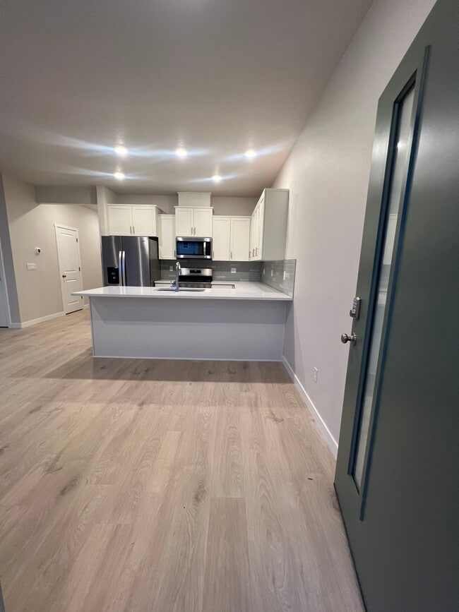 6532 SE Nasha St in Hillsboro, OR - Foto de edificio - Building Photo