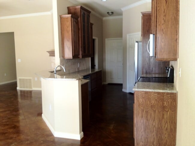 201 Chapel Trail Cir