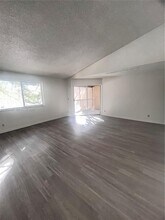 4055 W McNab Rd in Pompano Beach, FL - Foto de edificio - Building Photo