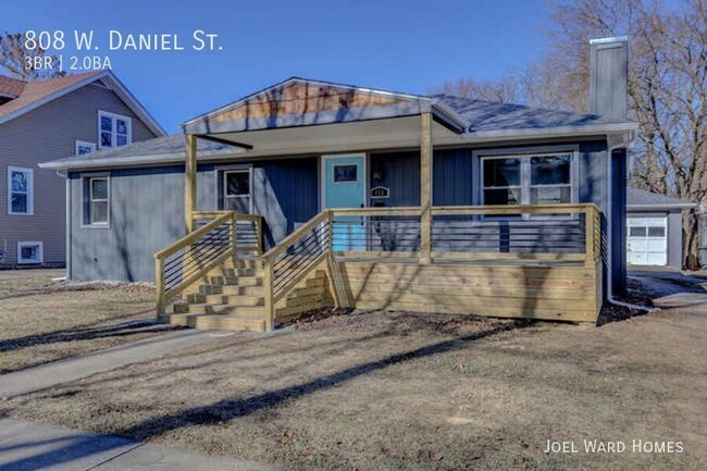 808 W Daniel St in Champaign, IL - Foto de edificio - Building Photo