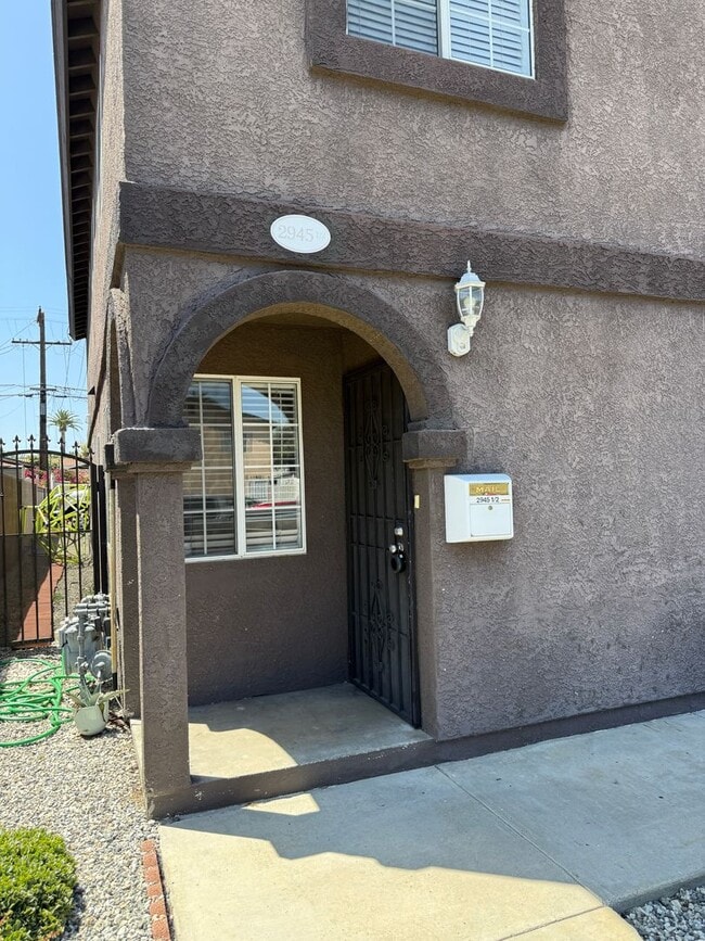 2945 S West View St in Los Angeles, CA - Building Photo - Building Photo