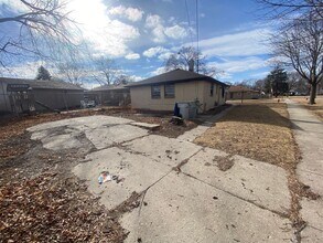 7720 W Bobolink Pl in Milwaukee, WI - Building Photo - Building Photo