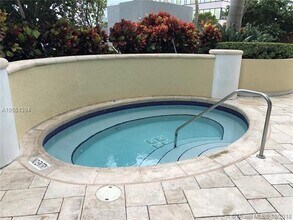 244 Biscayne Blvd in Miami, FL - Building Photo - Building Photo