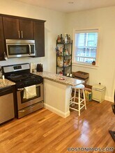 21 Washburn St, Unit 1 in Boston, MA - Foto de edificio - Building Photo