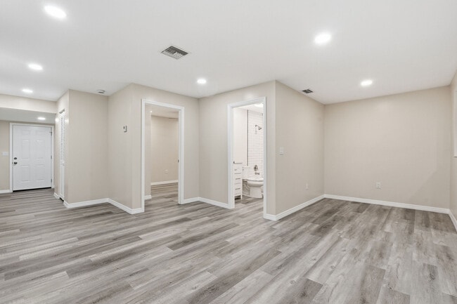 903 Vine Ave in Clearwater, FL - Foto de edificio - Building Photo